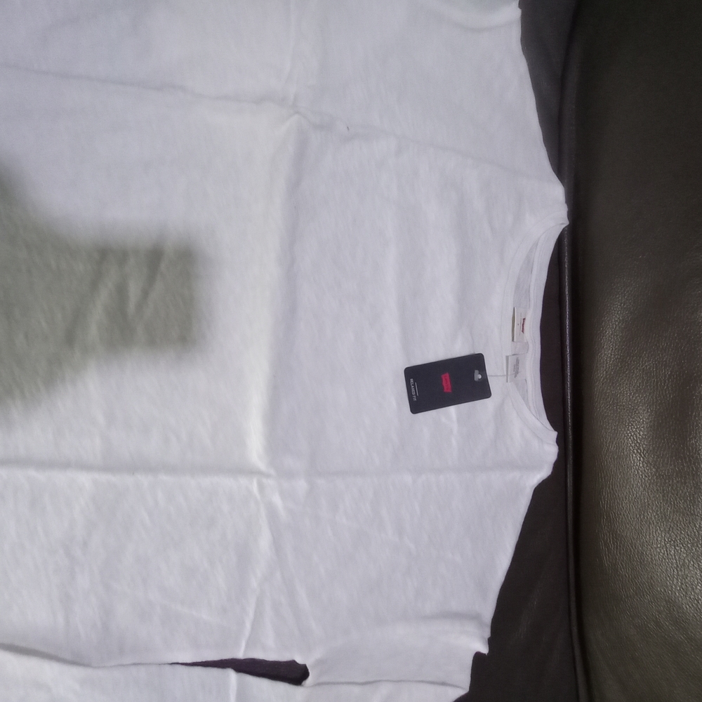 Levi's Classic White Tee - Picture 2 of 8